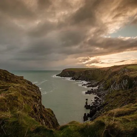 The Wild Atlantic Hideaway شقة